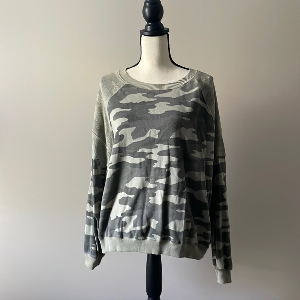 SO women’s oversized sweatshirt